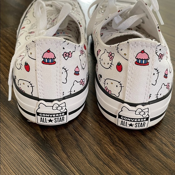 Hello Kitty x converse size 8 - Picture 9 of 10
